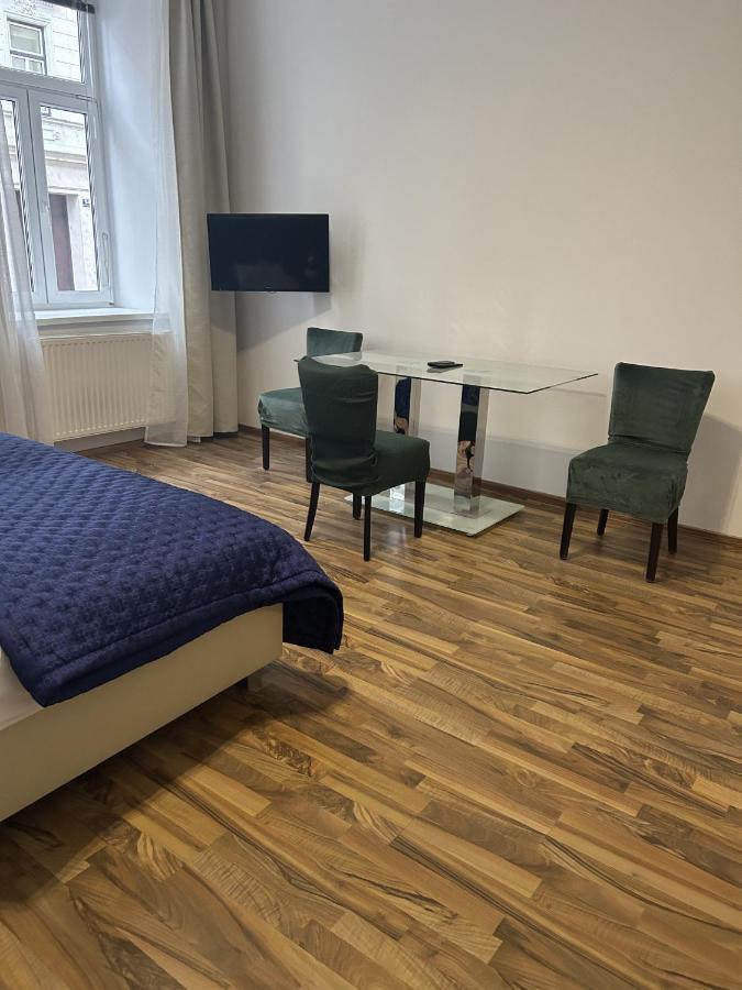 Cozy City Center Apartments Виена Екстериор снимка