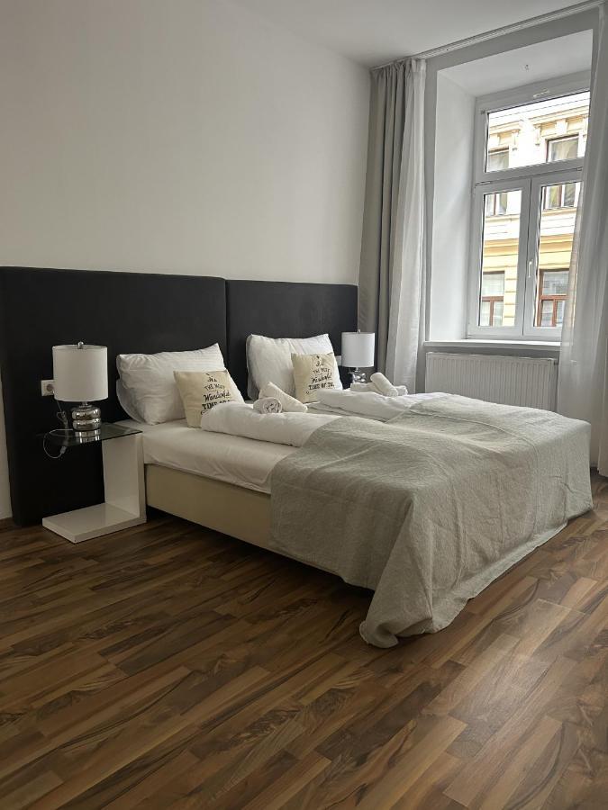 Cozy City Center Apartments Виена Екстериор снимка