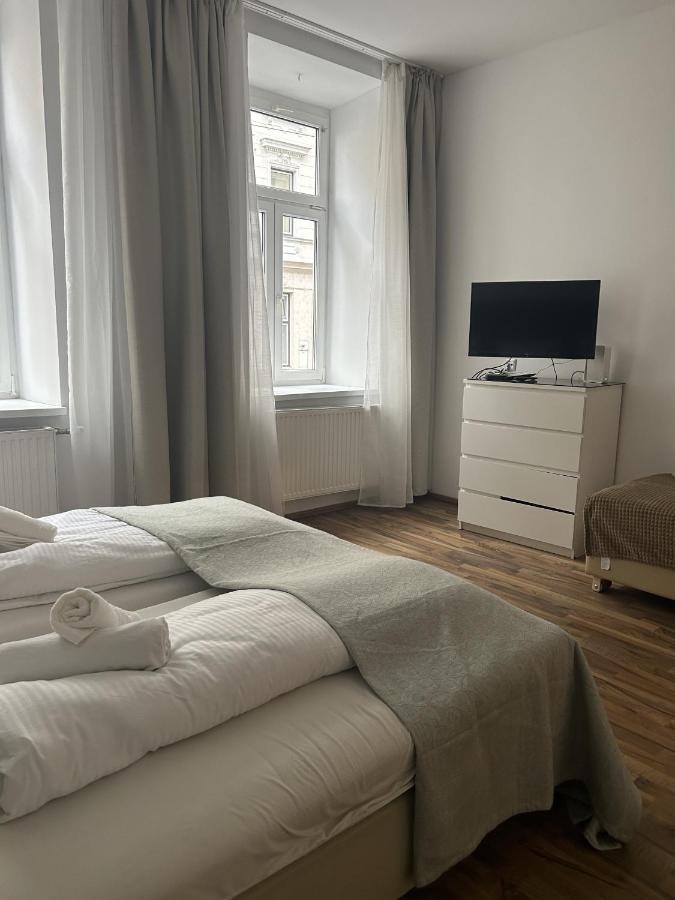 Cozy City Center Apartments Виена Екстериор снимка