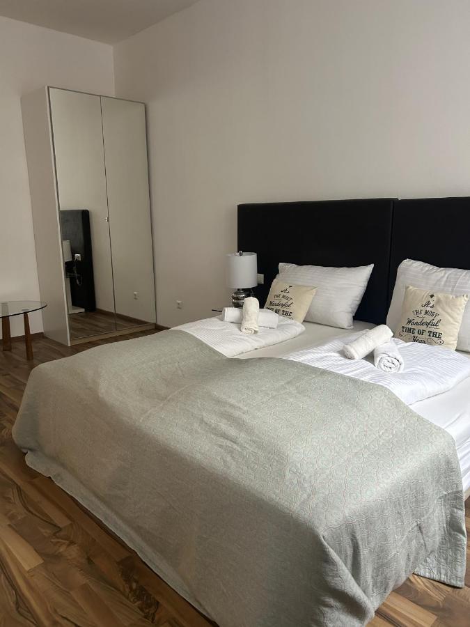 Cozy City Center Apartments Виена Екстериор снимка